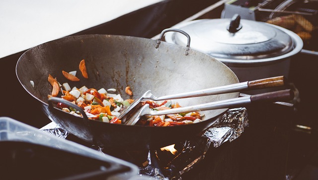 Elevate Your Kitchen Decor: Essential Cookware and Tableware Products
