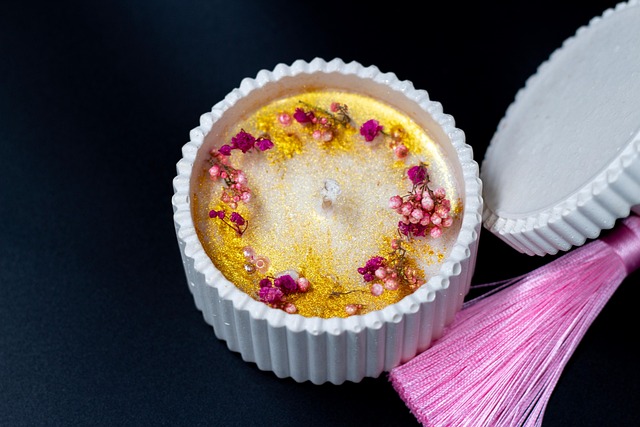 7 Heartwarming Candles to Gift Your Mom This Mother’s Day